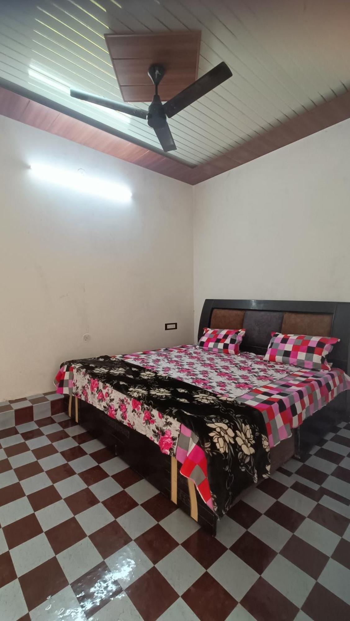 Keshav Narayan Home Stay Mathura Exterior photo